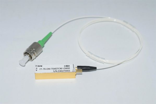 3GHz DWDM集成模拟光发？